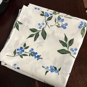 LL Bean NWOT Cotton Percale KING Pillowcases -  Blueberry Print - SET OF TWO